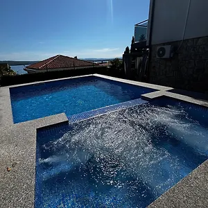 Blazevic, Heated Pool&jacuzzi Apartmán